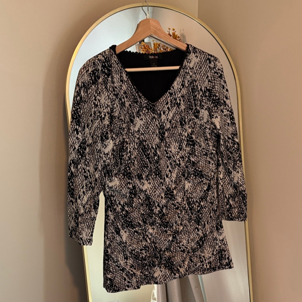 Style and co  Black & White V-Neck Snake-Print Long Sleeve Top